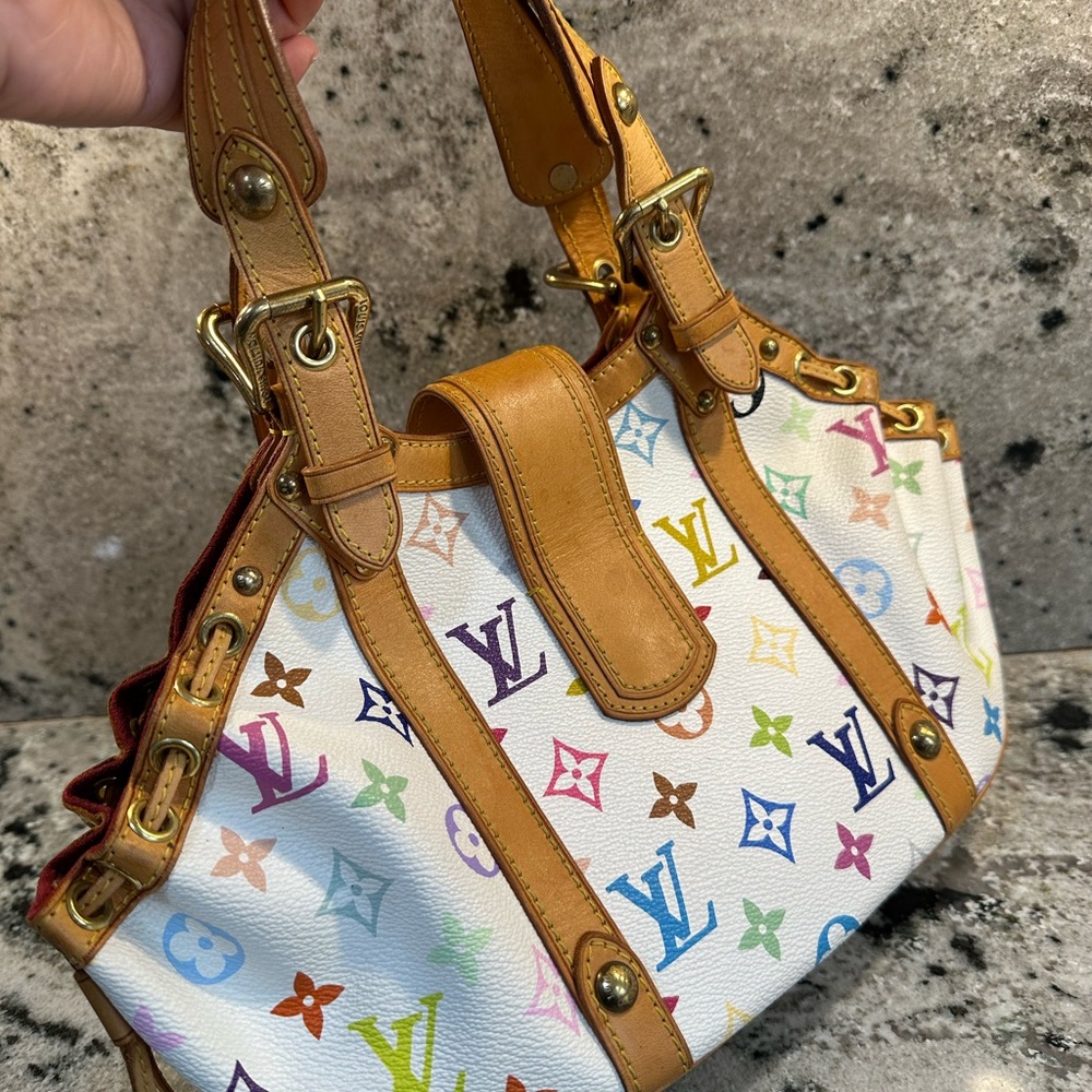 ❌SOLD❌ Authentic LV Theda Monogram Canvas GREAT CONDITION - Picture 4 of 17